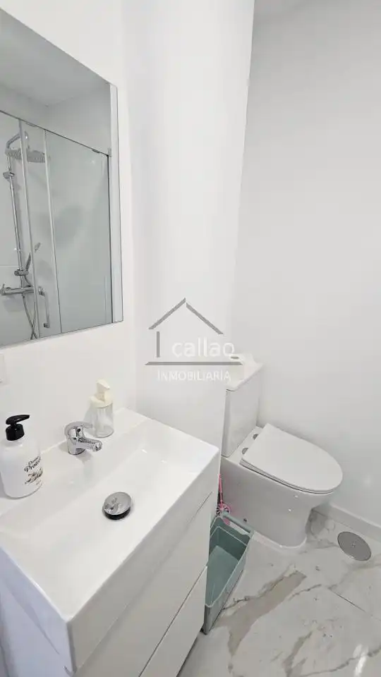 Bathroom of Flat for share in Ferrol  with Heating and Furnished