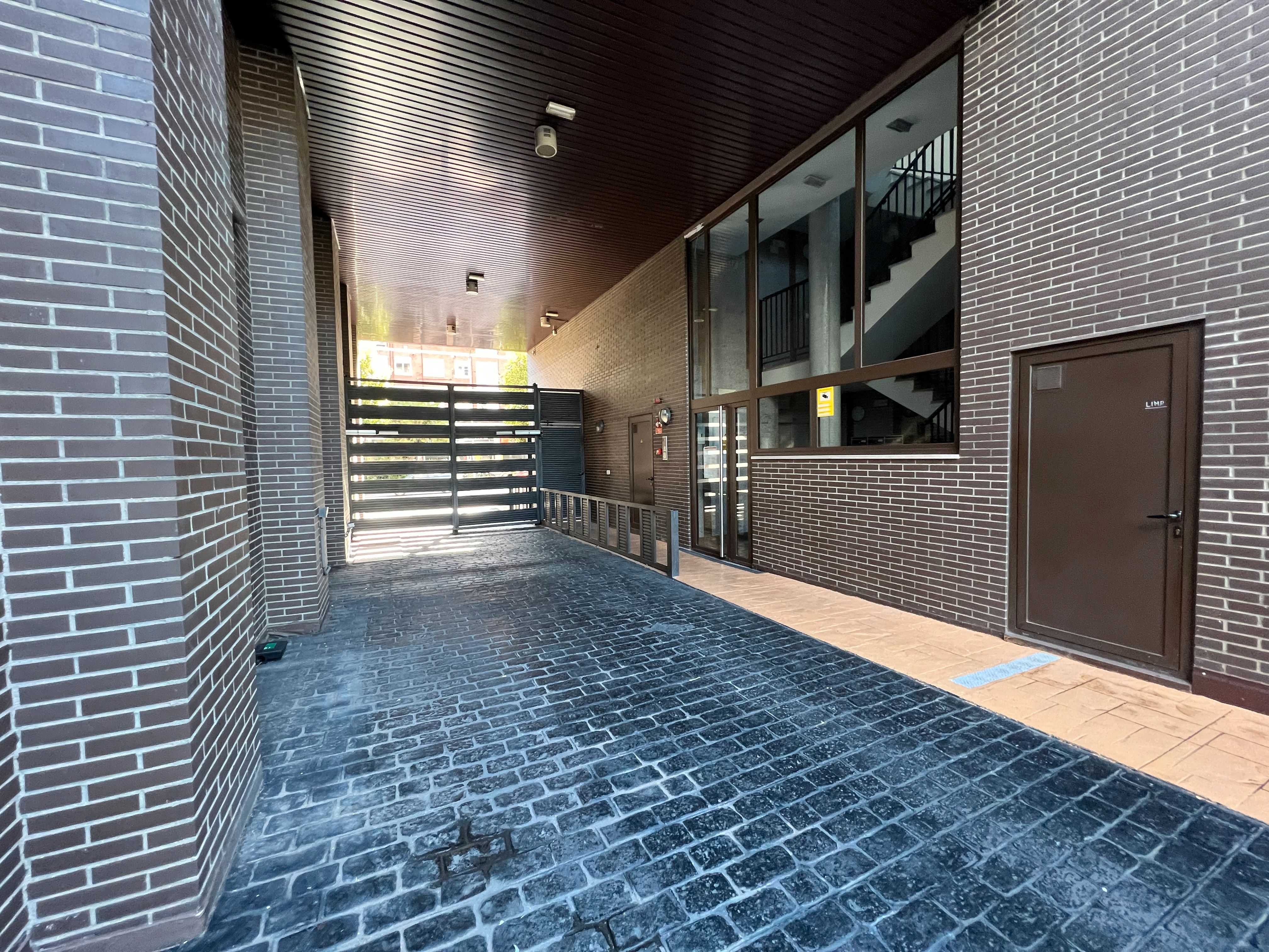 Vista exterior de Garaje en venta en  Madrid Capital