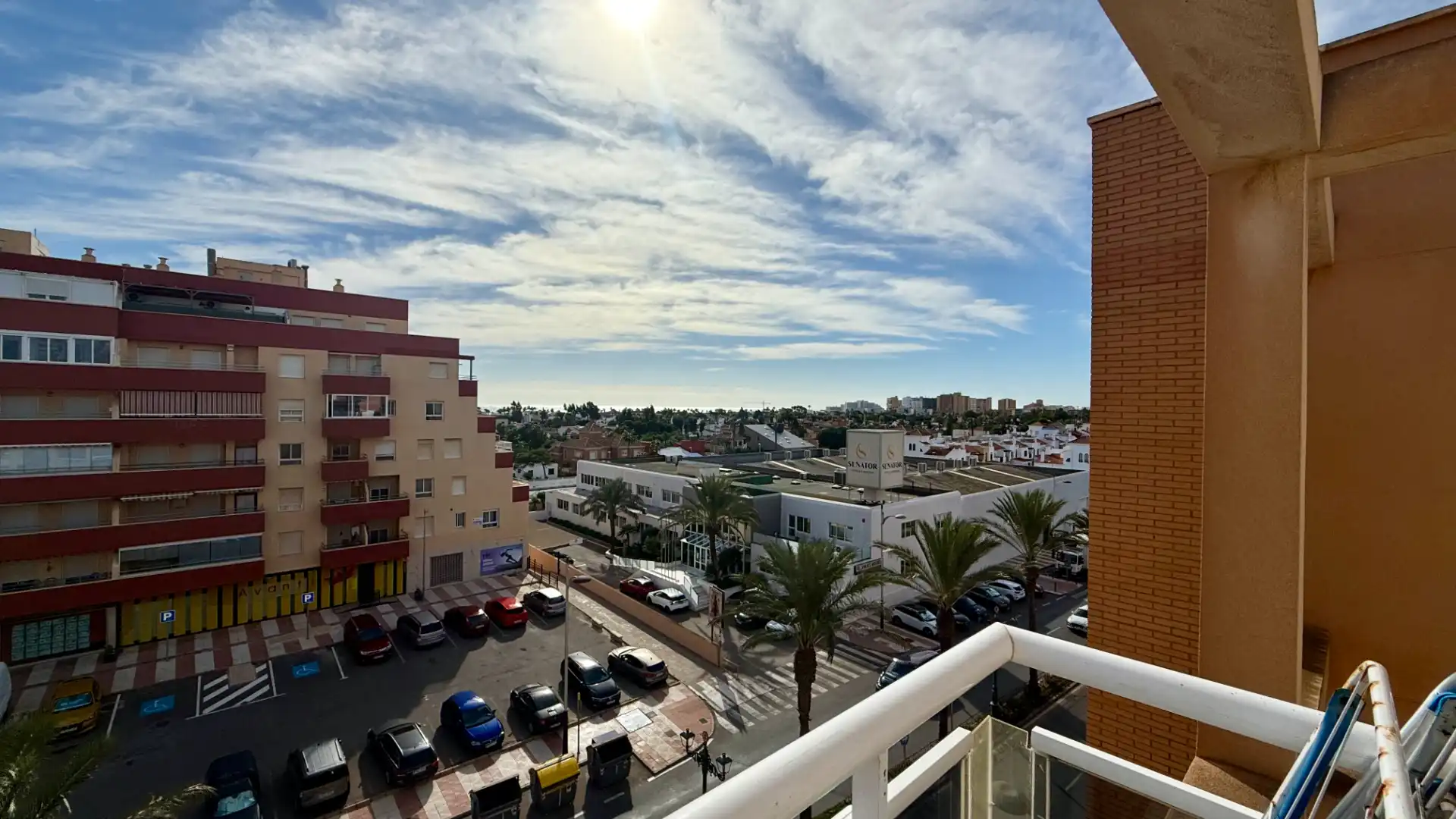 Vista exterior de Piso en venta en Roquetas de Mar con Terraza, Amueblado y Piscina comunitaria