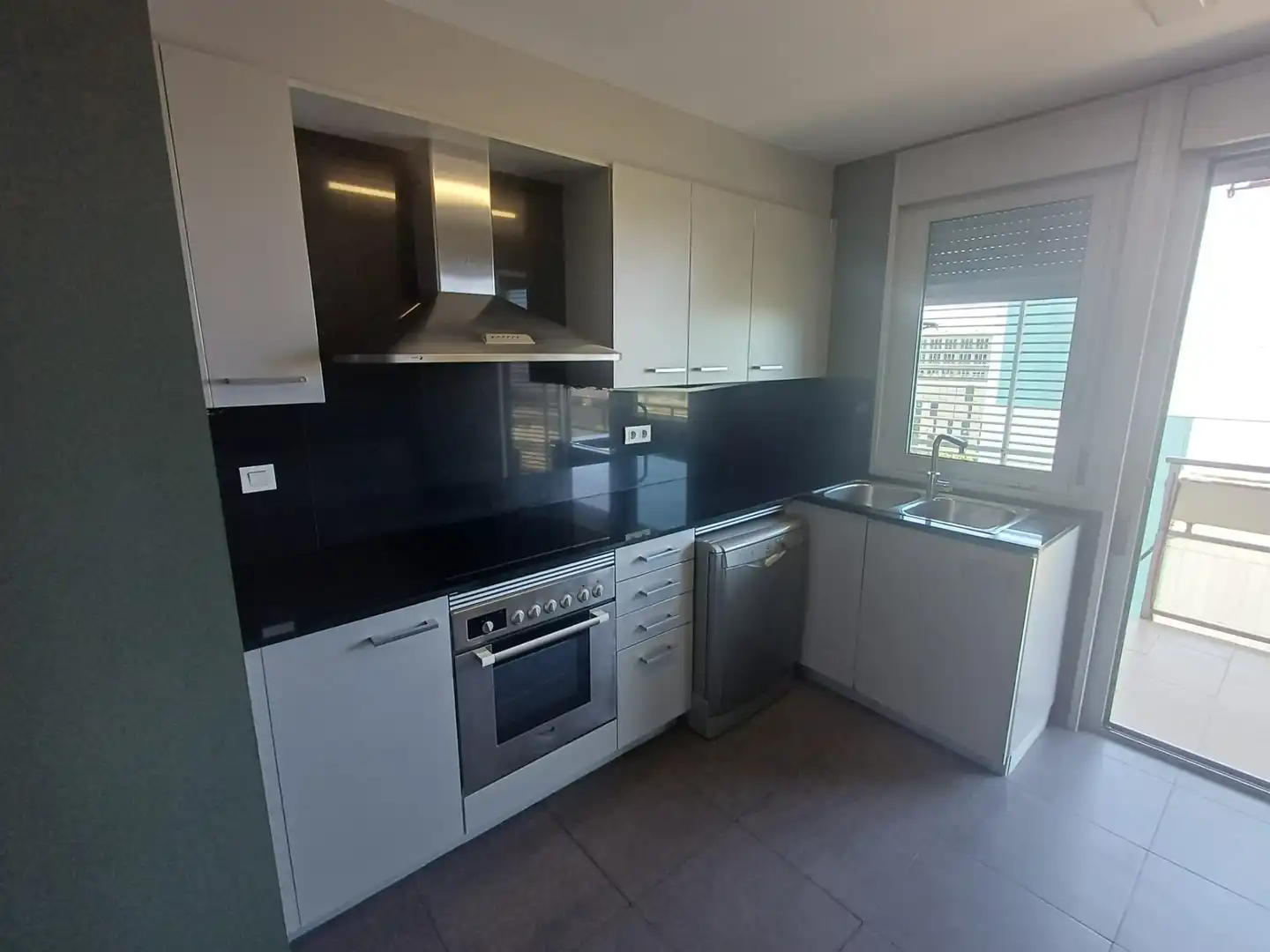 Cocina de Piso en venta en Sant Adrià de Besòs con Aire acondicionado, Calefacción y Jardín privado