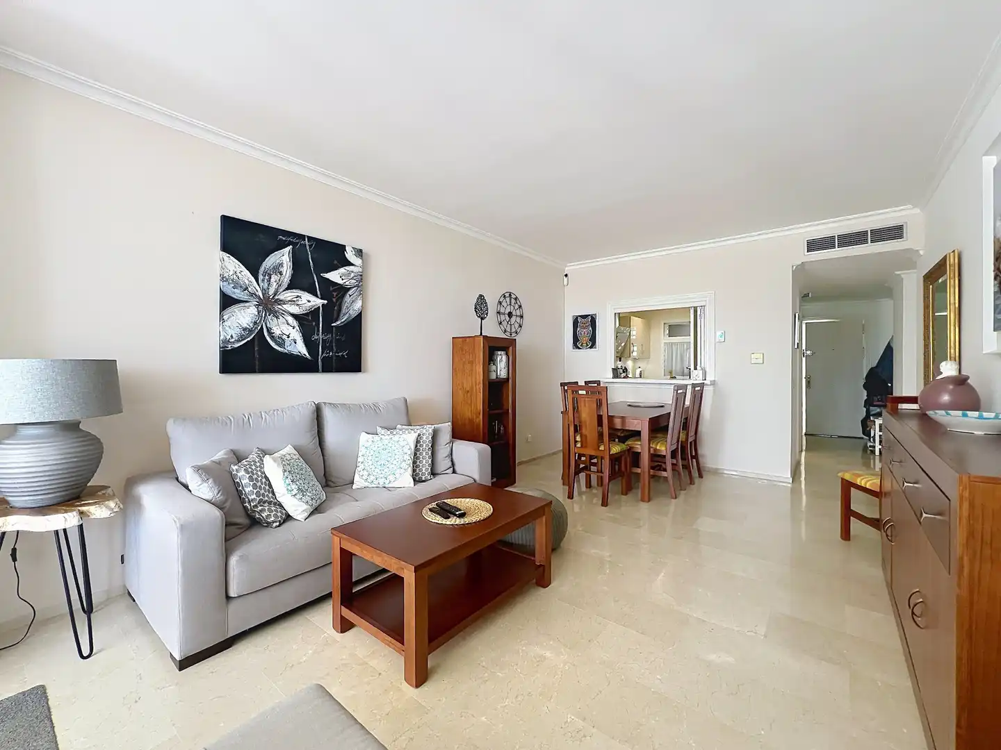 Sala de estar de Apartamento en venta en Manilva con Aire acondicionado, Terraza y Piscina