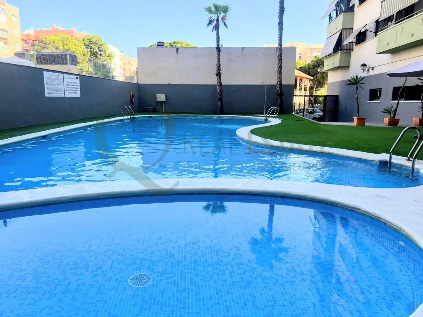 Swimming pool of Flat for sale in Alicante / Alacant  with Air Conditioner, Heating and Private garden