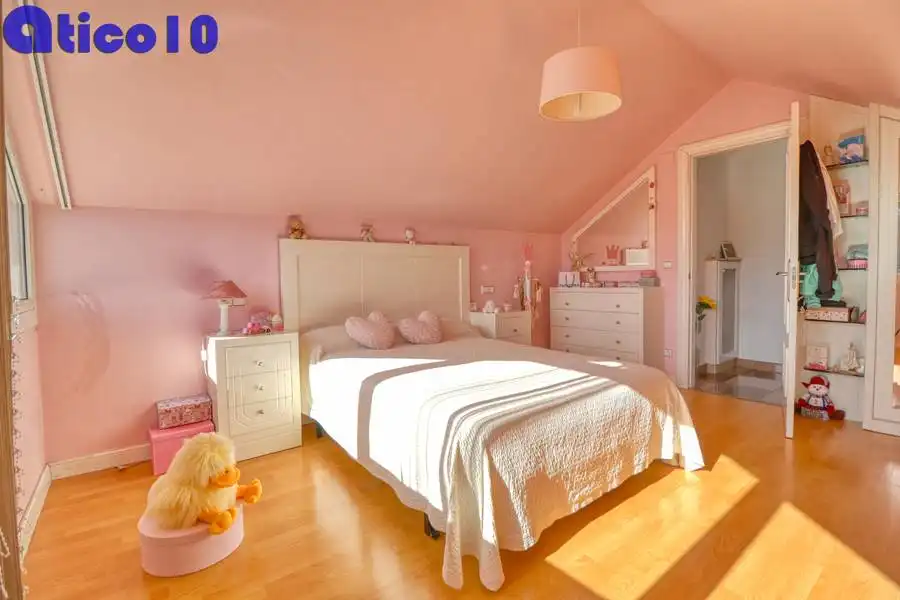 Habitación de Casa o chalet en venta en Gijón  con Calefacción, Jardín privado y Parquet