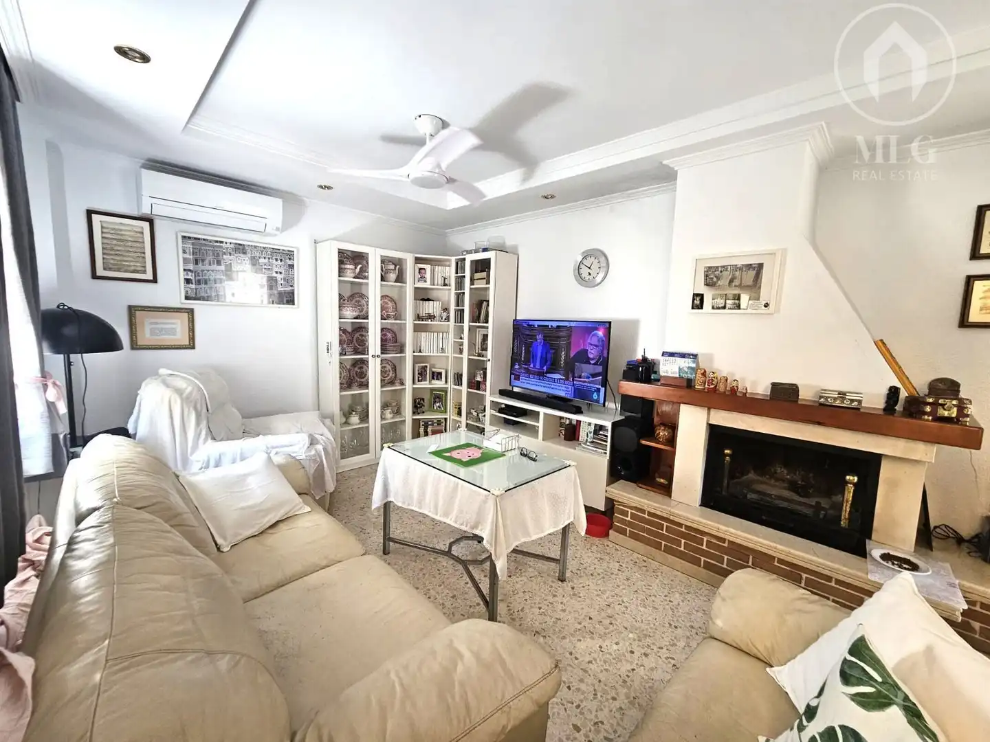 Sala de estar de Casa adosada en venta en Alhaurín de la Torre con Aire acondicionado y Amueblado
