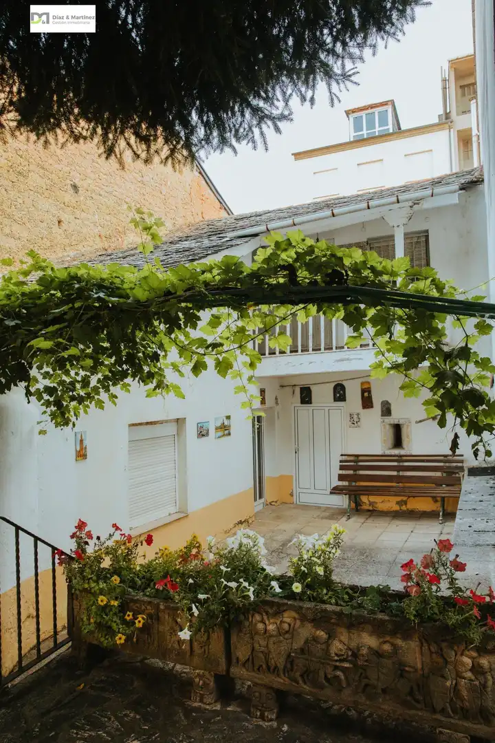 Exterior view of Houses for sale in Cacabelos  with Parquet flooring