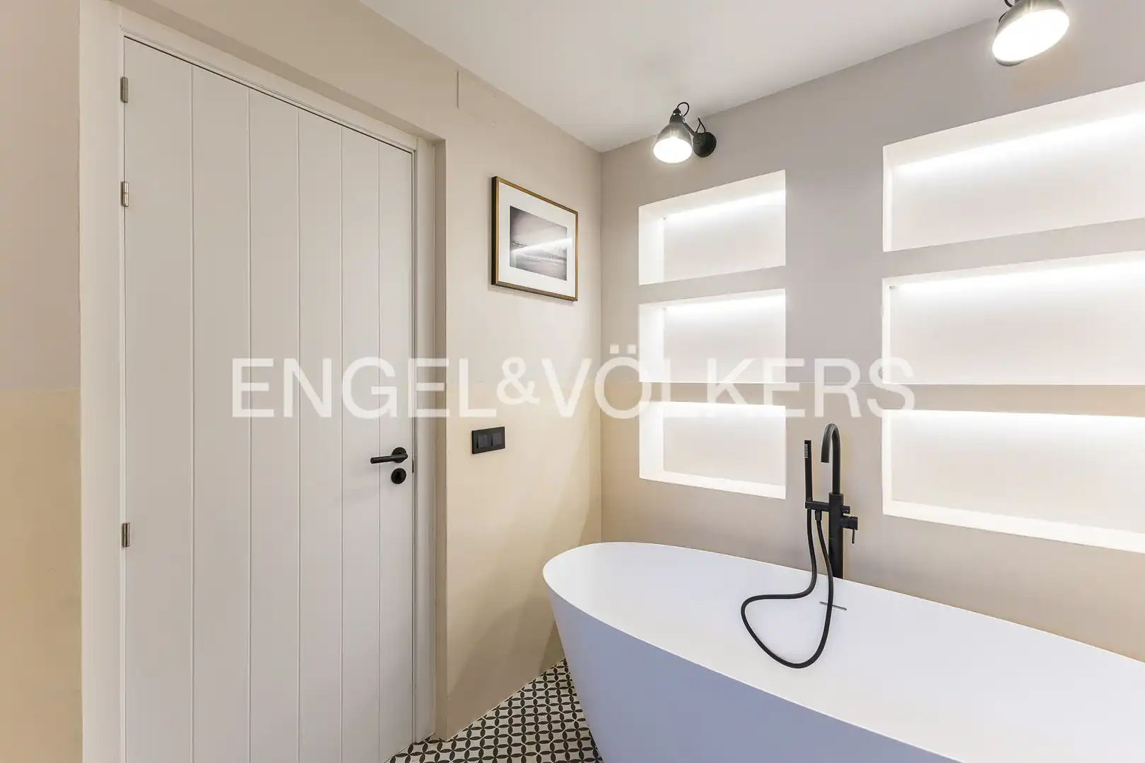 Bathroom of Houses for rent in Castelldefels  with Air Conditioner, Heating and Private garden