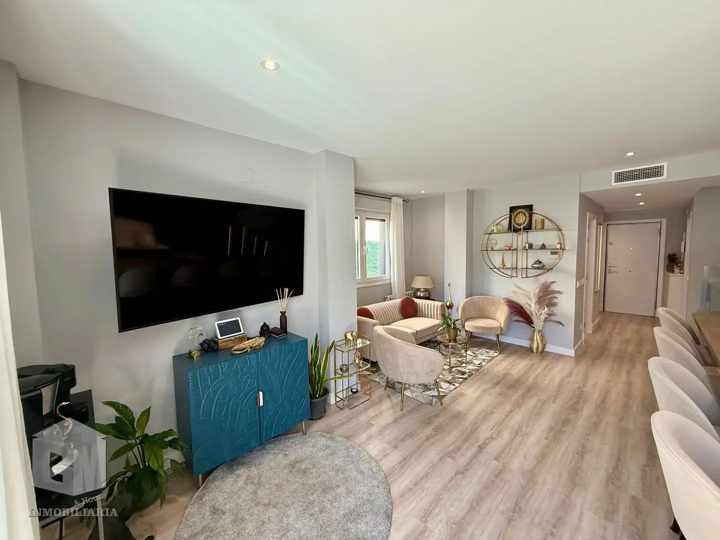 Wohnzimmer von Einfamilien-Reihenhaus zum Verkauf in Arroyomolinos (Madrid) mit Klimaanlage, Heizung und Privatgarten