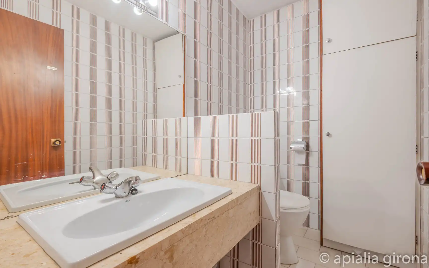 Badezimmer von Büro zum Verkauf in Girona mit Klimaanlage, Heizung und Möbliert