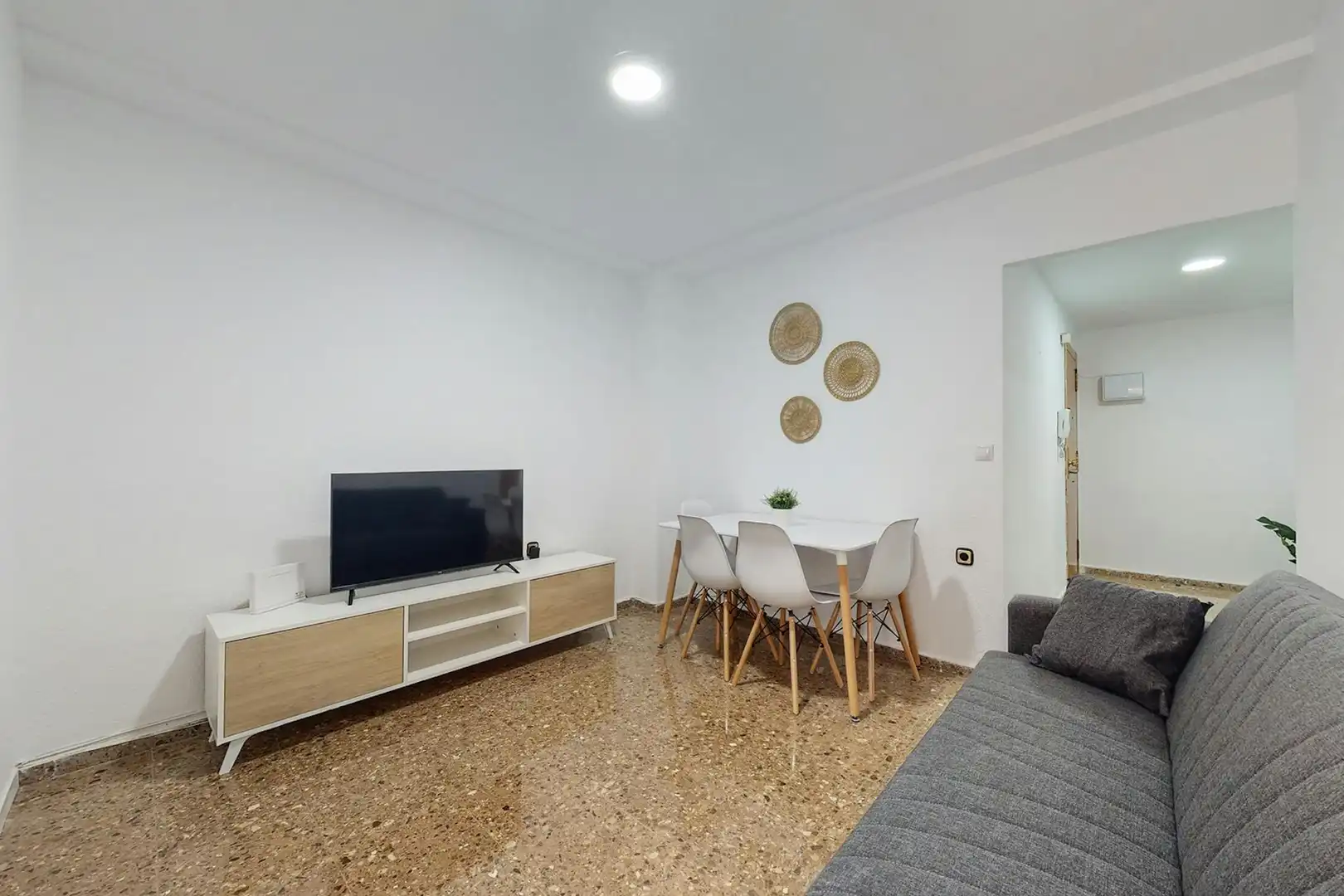 Living room of Flat for share in  Valencia Capital  with Air Conditioner, Furnished and Washing machine