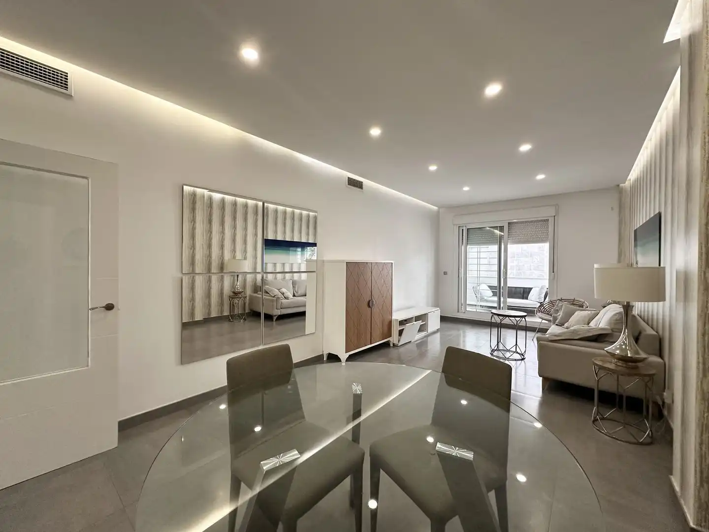 Living room of Ground floor for sale in Marbella  with Air Conditioner, Terrace and Internet