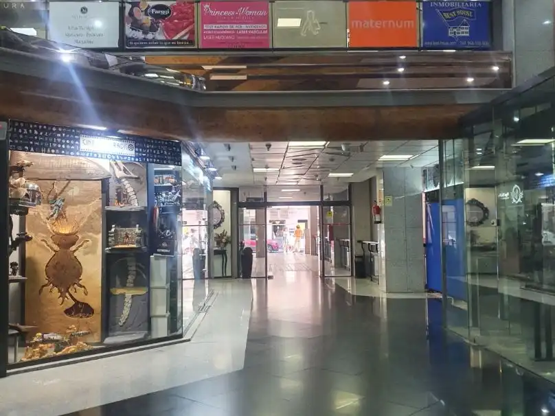 Oficina en venta en Alicante / Alacant con Aire acondicionado, Calefacción y Alarma