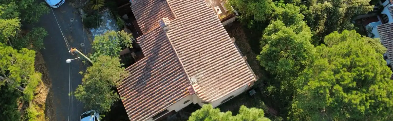 Außenansicht von Einfamilien-Reihenhaus zum Verkauf in Santa Cristina d'Aro mit Heizung, Privatgarten und Terrasse
