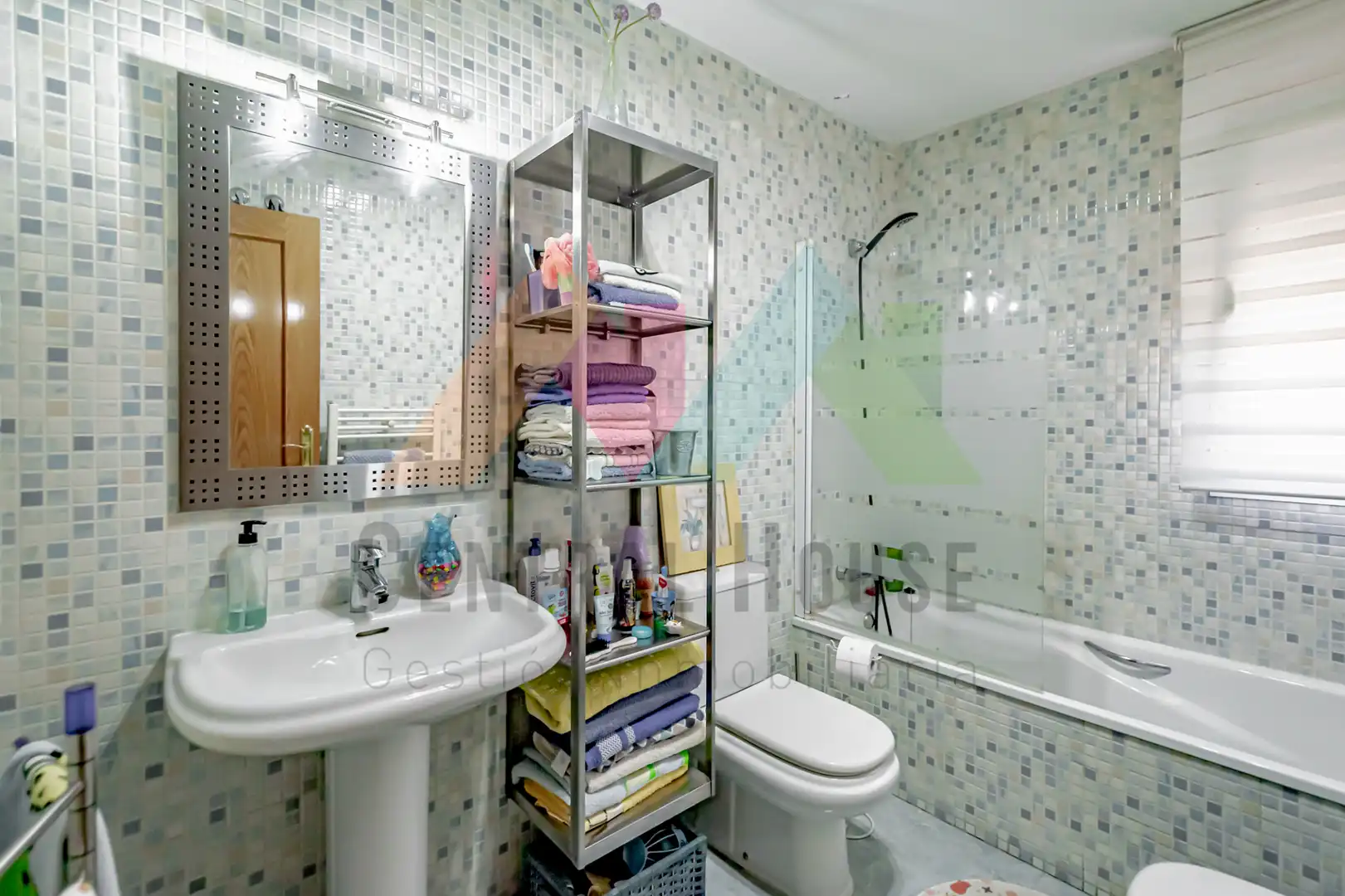 Baño de Casa adosada en venta en Guadalajara con Aire acondicionado, Calefacción y Jardín privado