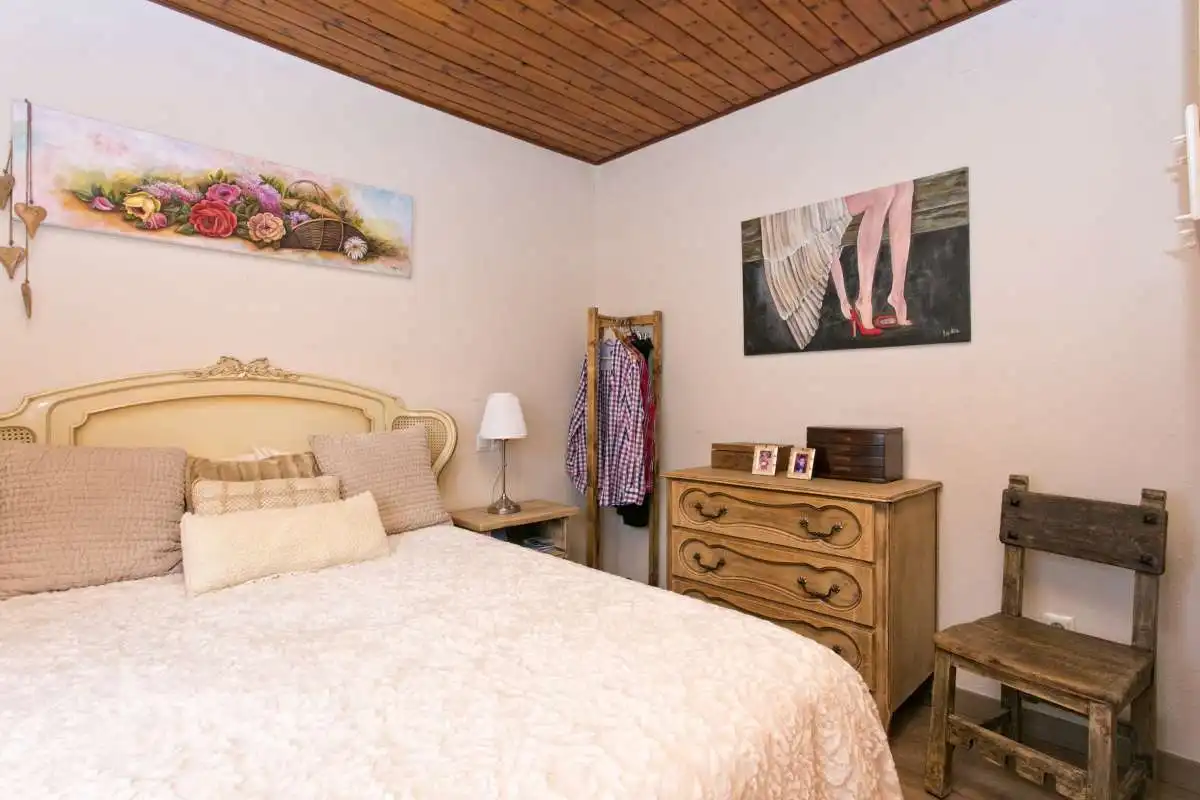 Bedroom of Flat for sale in Alp  with Air Conditioner, Heating and Terrace