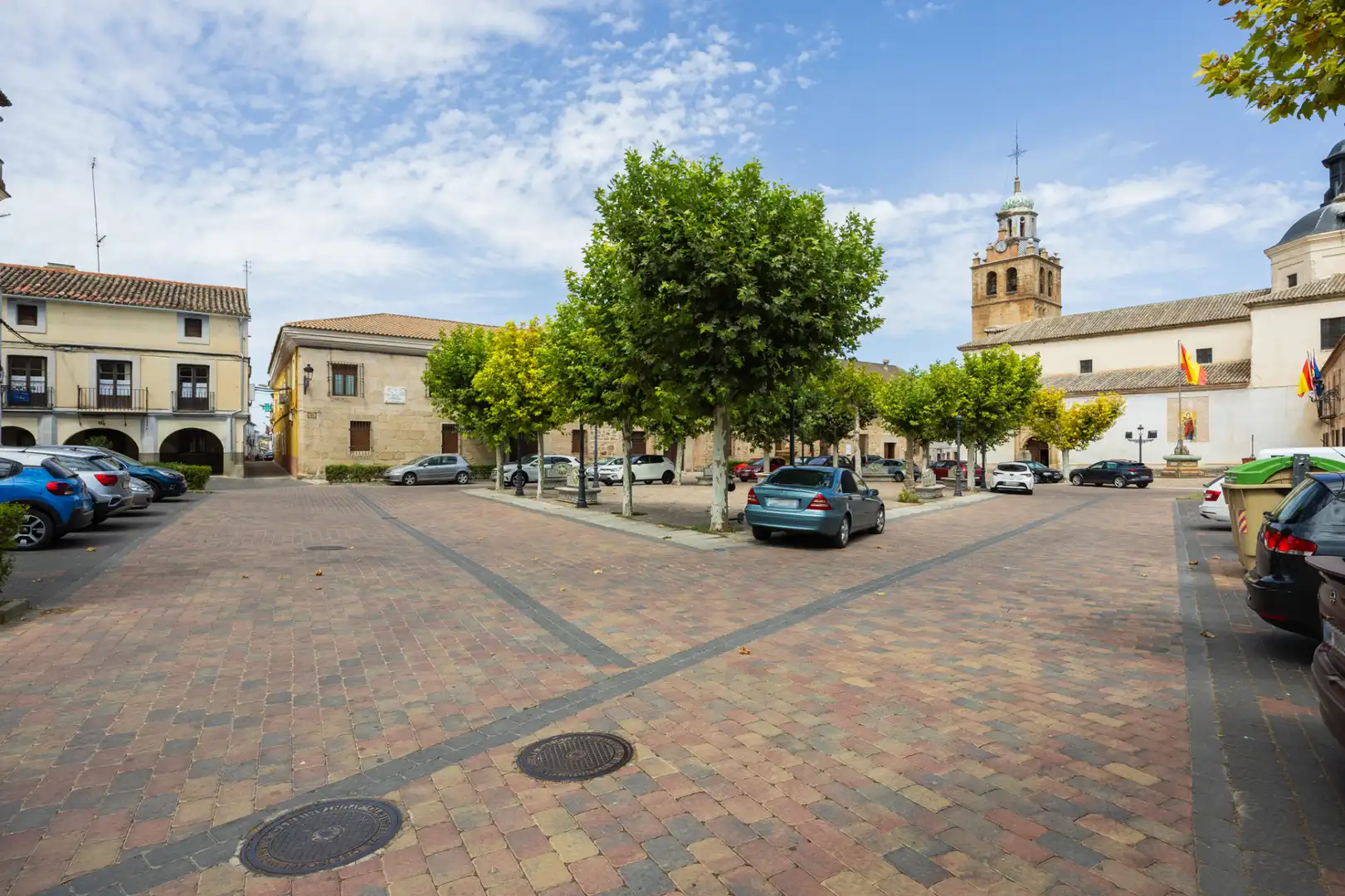 Vista exterior de Casa adosada en venda en El Puente del Arzobispo amb Traster