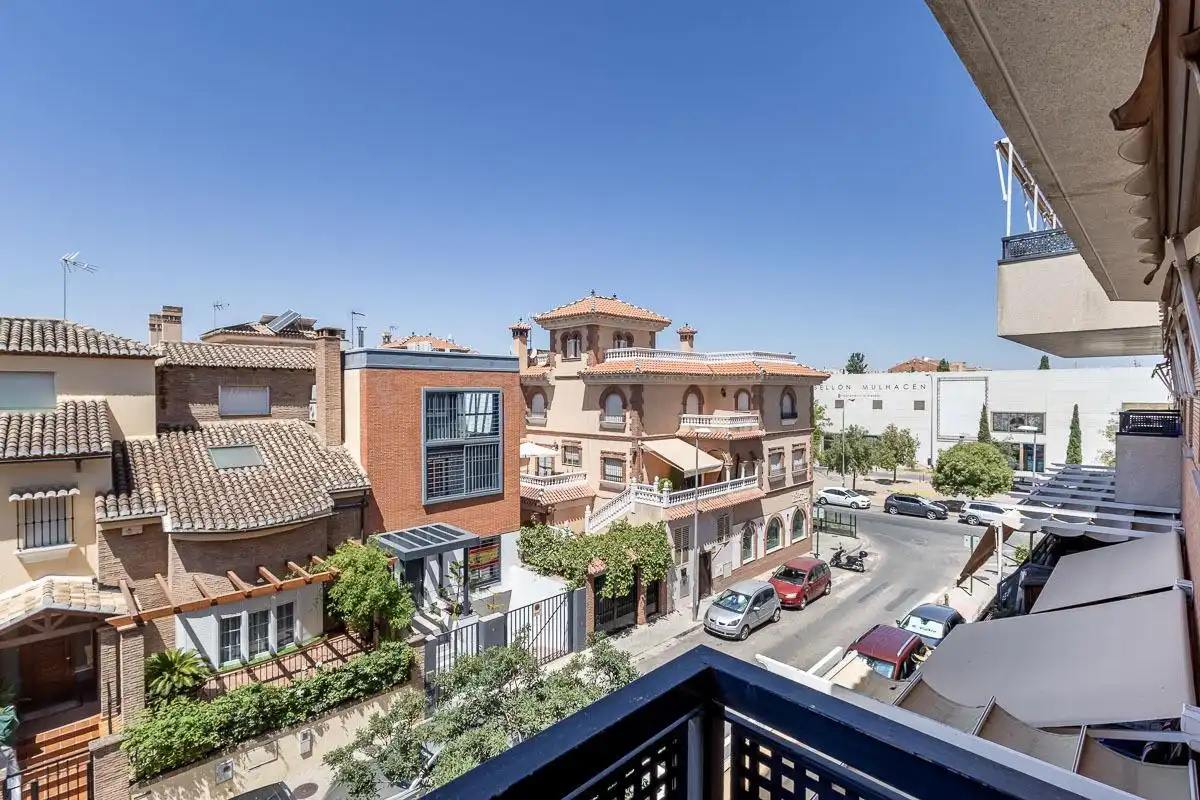 Außenansicht von Wohnung zur Miete in Granada mit Klimaanlage, Heizung und Privatgarten