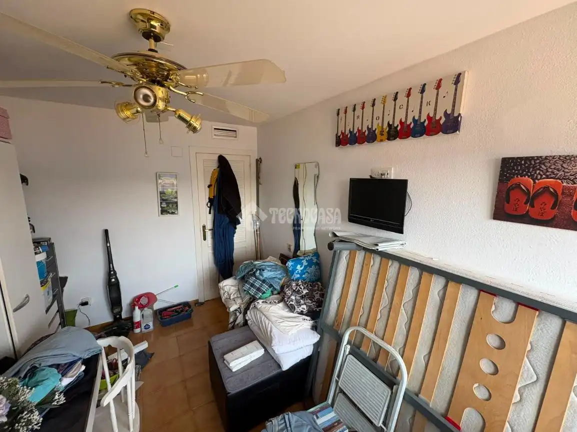 Dormitori de Casa adosada en venda en Zaragoza amb Aire condicionat i Piscina comunitària
