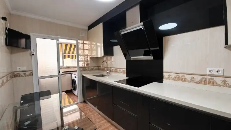 Cuina de Pis de lloguer en Málaga amb Aire condicionat, Calefacció i Terrassa