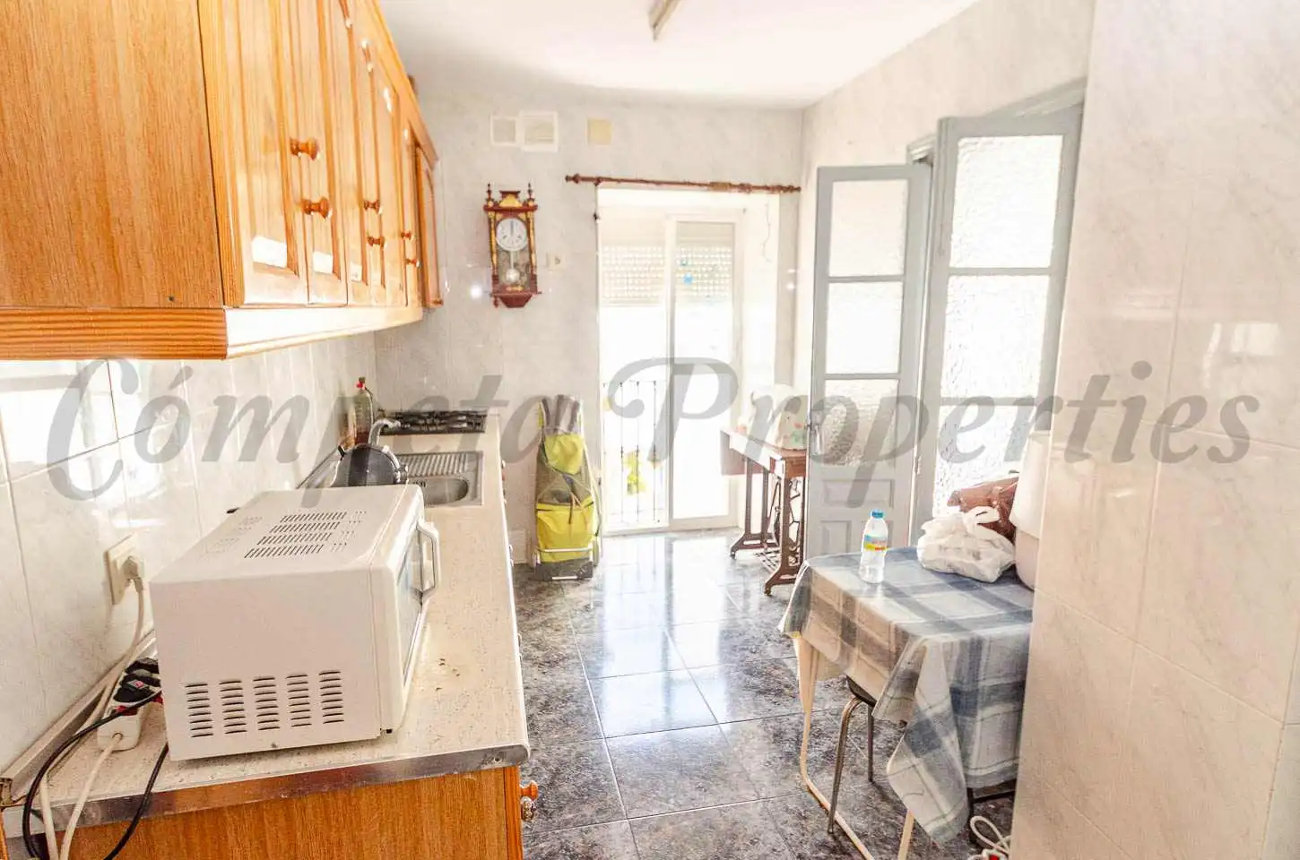 Küche von Einfamilien-Reihenhaus zum Verkauf in Cómpeta mit Terrasse und Möbliert