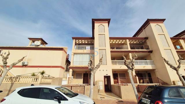 Piso en Venta en Calle Estornino  A en Los Peñascos - El Salero - Los Imbernones