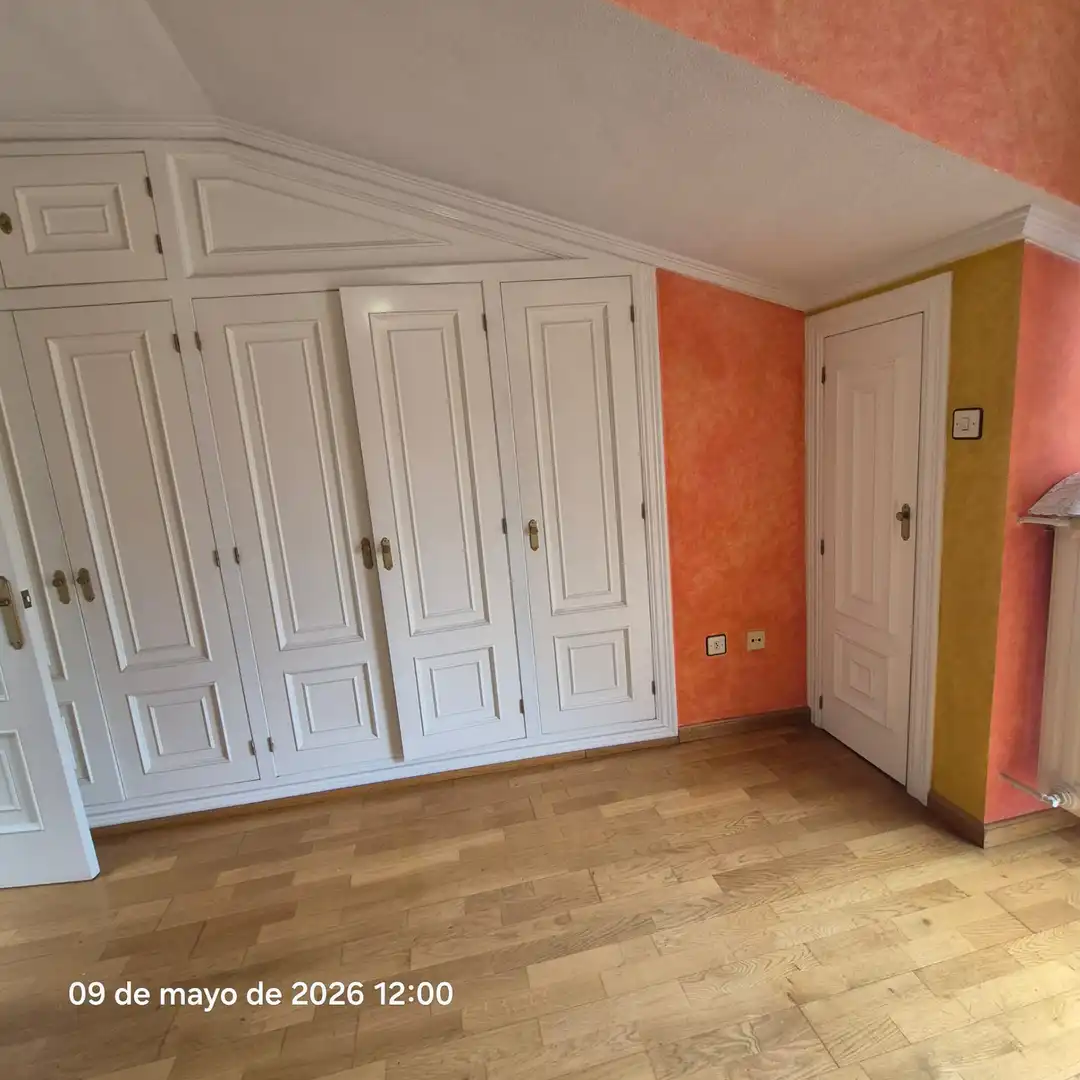 Dormitori de Casa o xalet en venda en San Andrés del Rabanedo amb Calefacció, Jardí privat i Parquet
