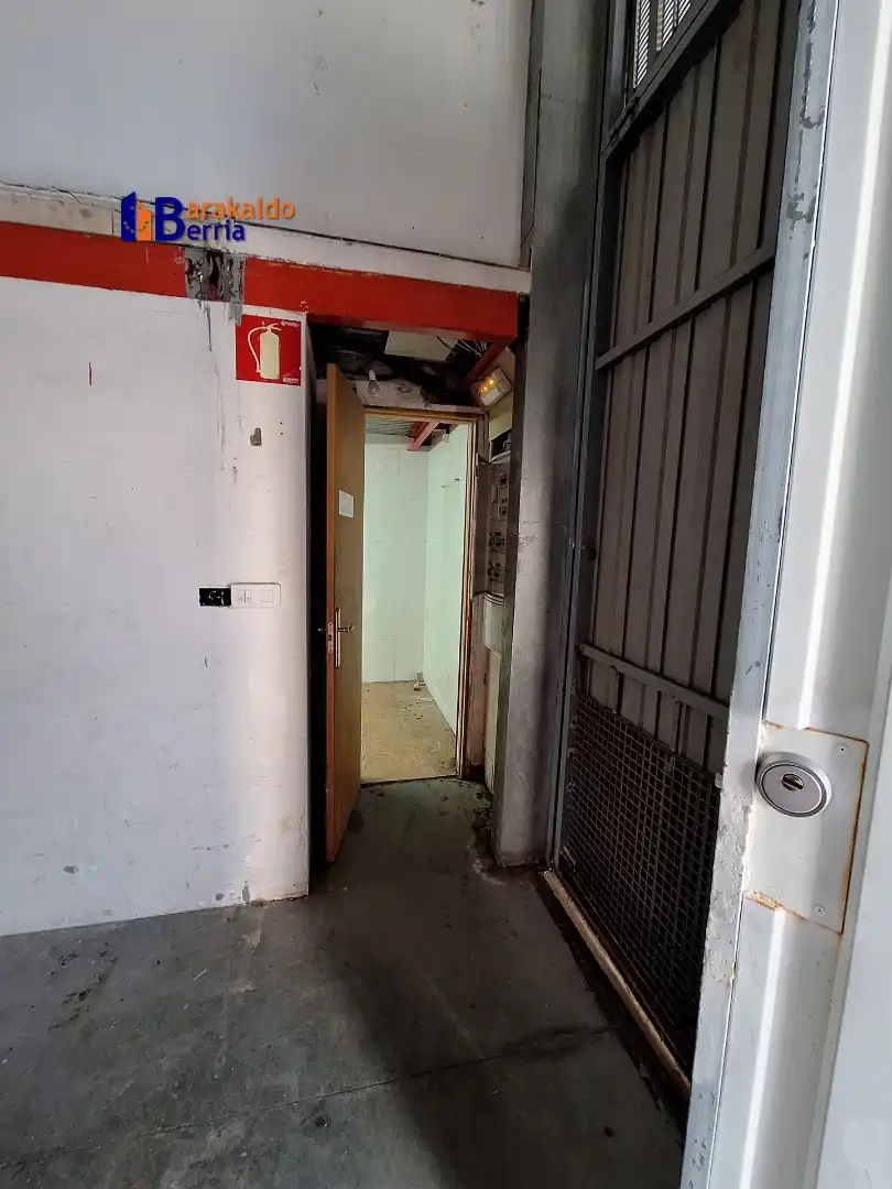 Nave industrial en venta en Santurtzi  con Alarma