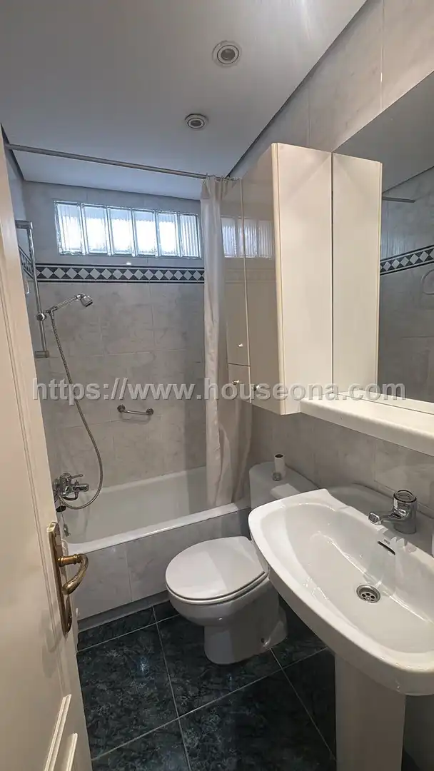 Badezimmer von Wohnung zum Verkauf in Bilbao  mit Heizung