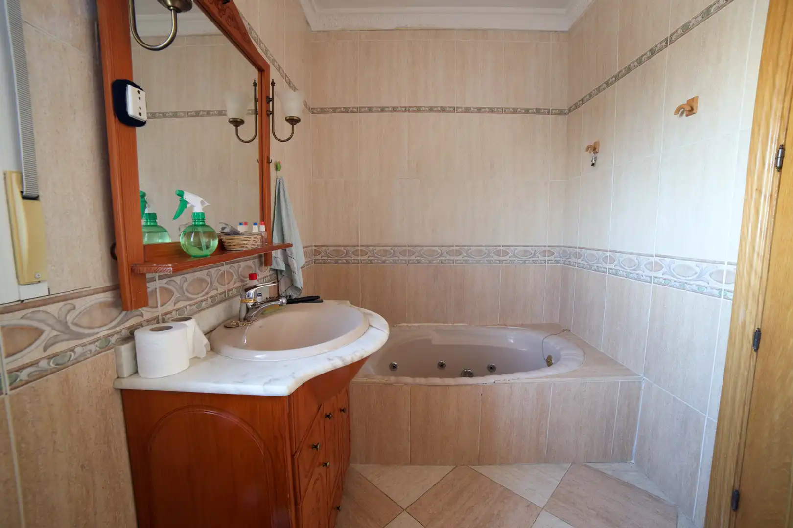 Bany de Casa o xalet en venda en Arroyomolinos (Madrid) amb Aire condicionat, Calefacció i Jardí privat
