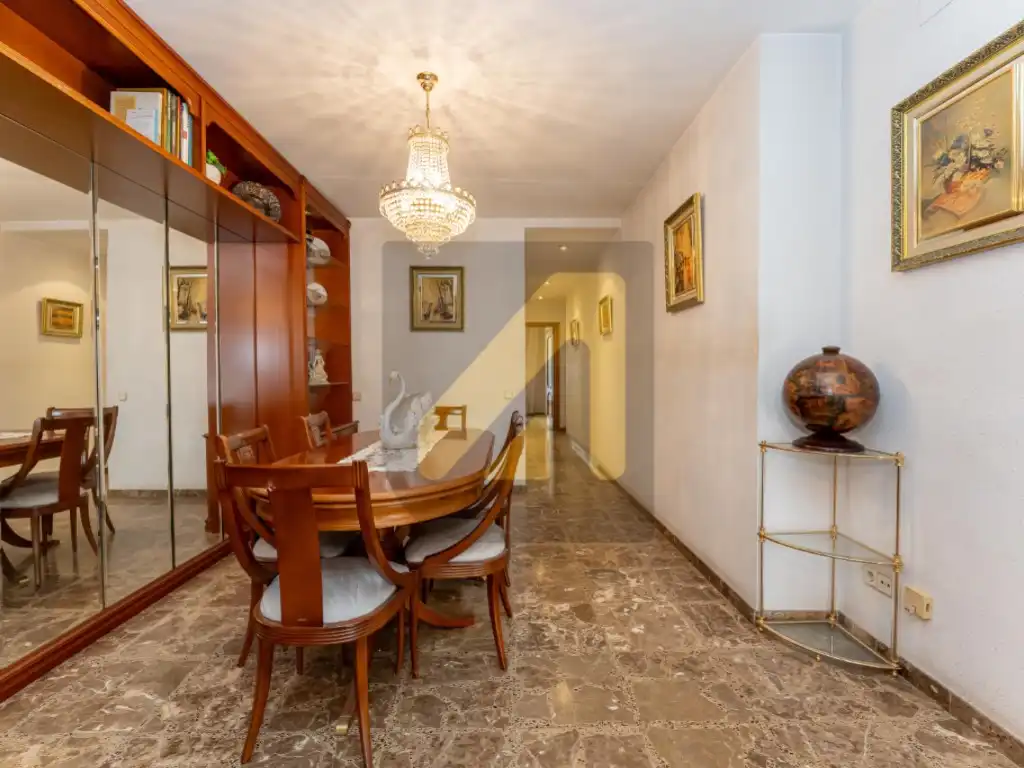 Menjador de Apartament en venda en L'Hospitalet de Llobregat