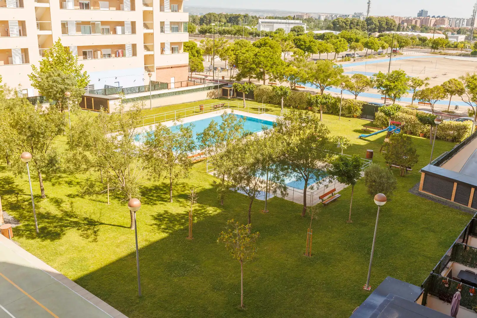 Piscina de Apartamento en venta en Zaragoza con Aire acondicionado, Calefacción y Horno