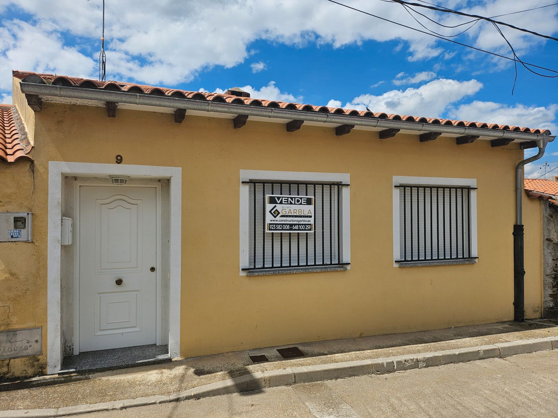 Exterior view of House or chalet for sale in Guijuelo  with Heating, Furnished and Oven
