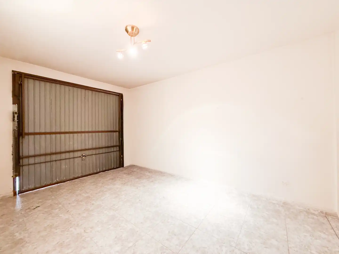 Einfamilien-Reihenhaus zum Verkauf in Baza mit Klimaanlage, Heizung und Terrasse