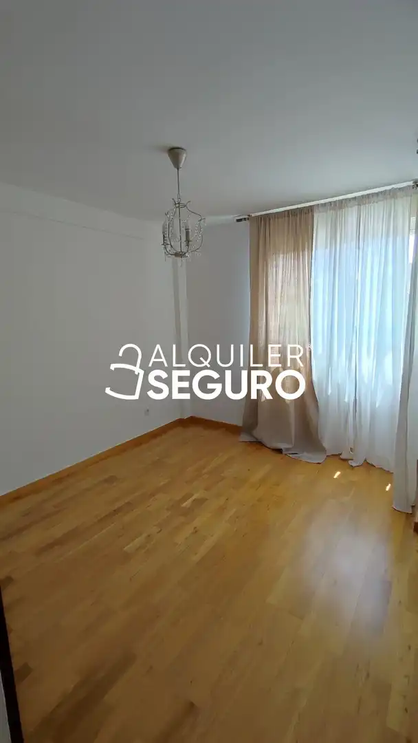Bedroom of Flat for rent in Madrid  with Air Conditioner, Heating and Terrace