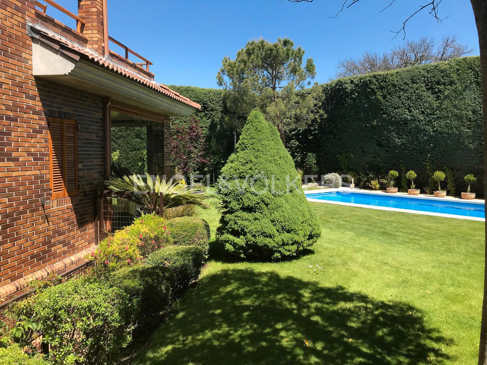 Jardí de Casa o xalet en venda en Las Rozas de Madrid amb Aire condicionat, Calefacció i Jardí privat