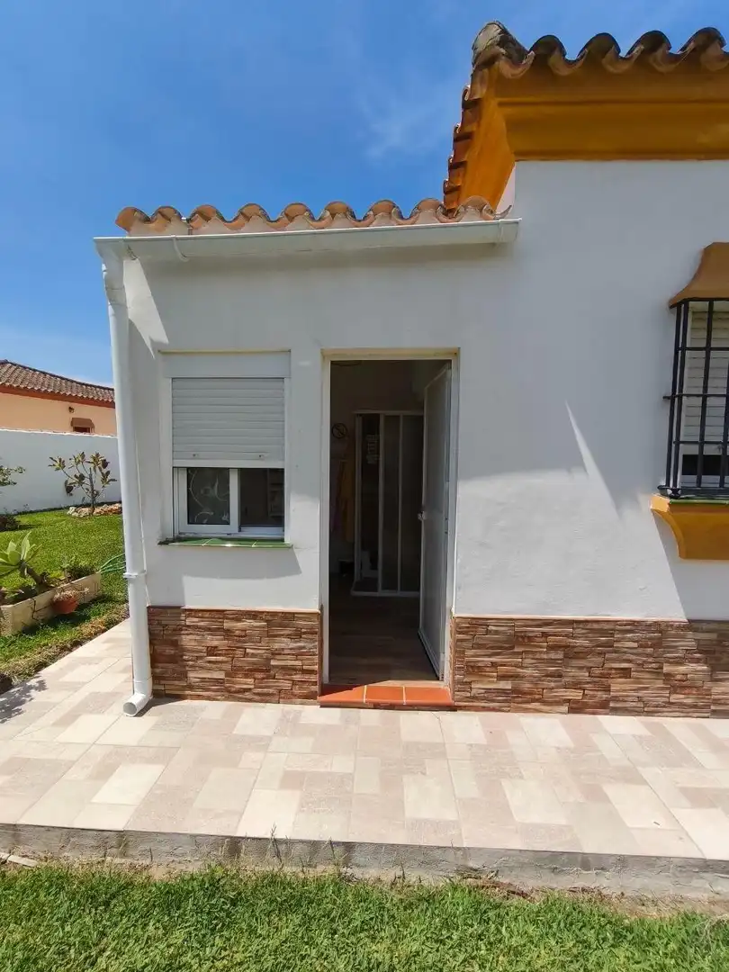 Casa o chalet en venta en Chiclana de la Frontera con Jardín privado, Trastero y Piscina