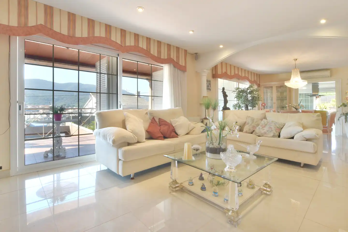 Sala de estar de Casa o chalet en venta en Sant Fost de Campsentelles con Aire acondicionado, Calefacción y Jardín privado