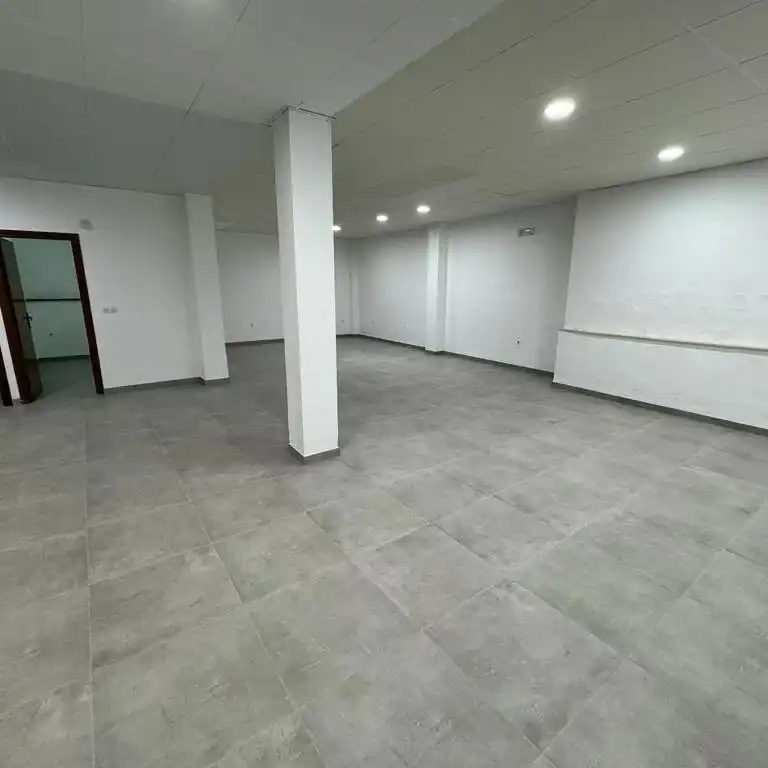 Local comercial en venda a Cabra
