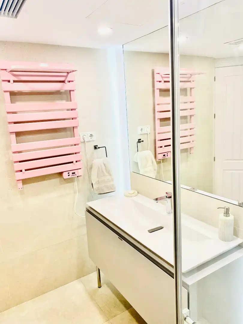 Badezimmer von Wohnung zur Miete in Benalmádena mit Klimaanlage, Terrasse und Möbliert