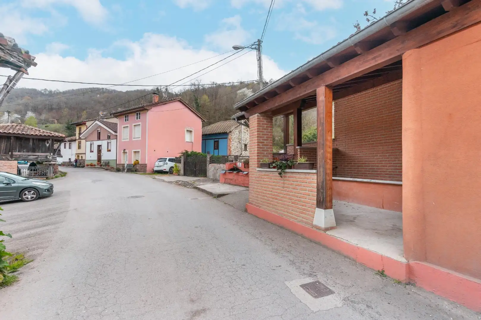 Vista exterior de Casa o xalet en venda en Laviana amb Calefacció, Jardí privat i Terrassa