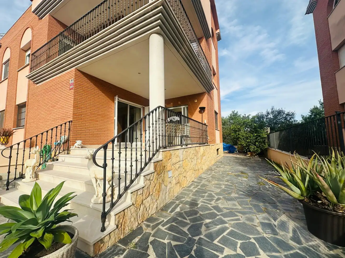 Vista exterior de Casa o xalet en venda en Cambrils amb Aire condicionat, Calefacció i Jardí privat
