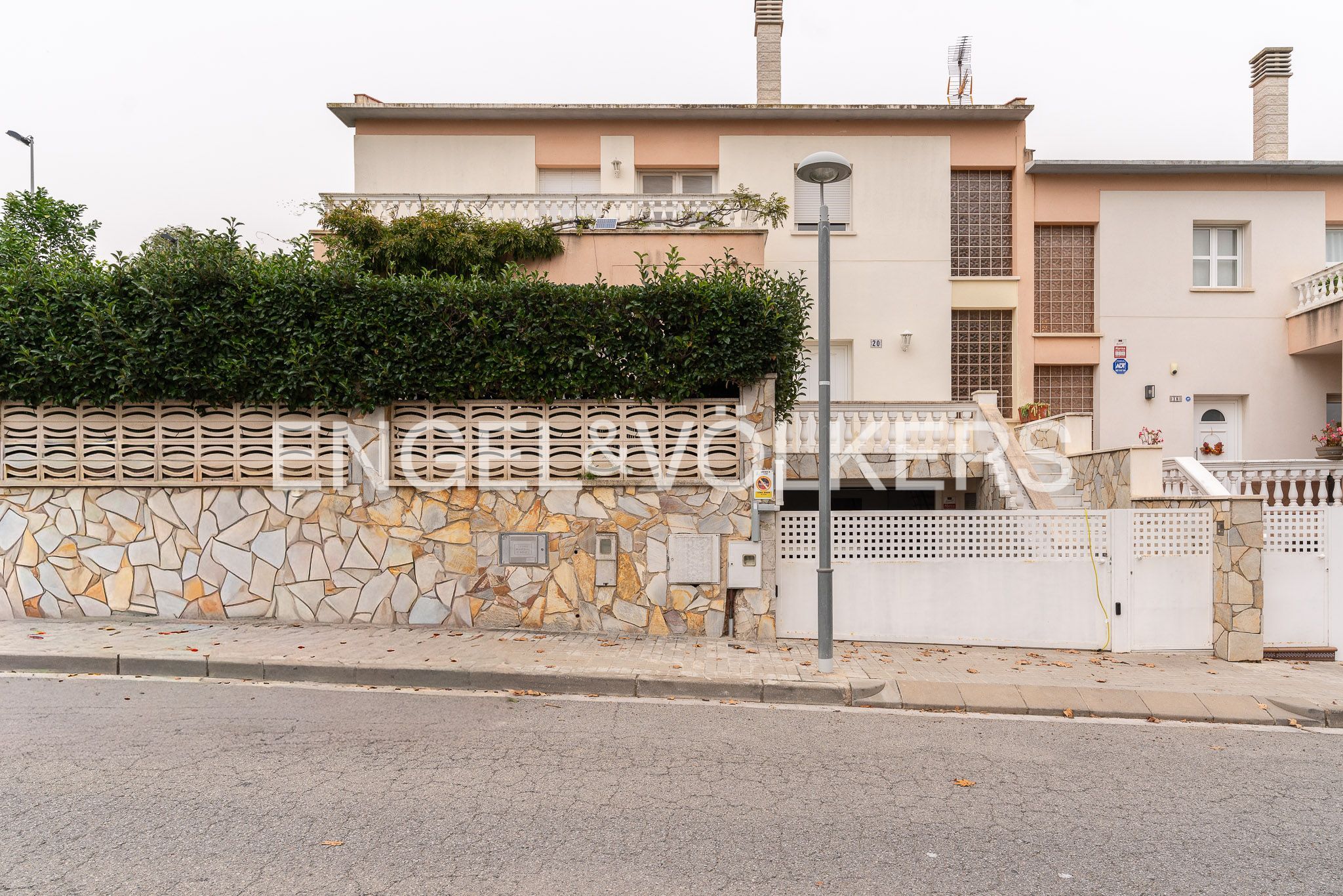 Casa adosada en venda a Tiana