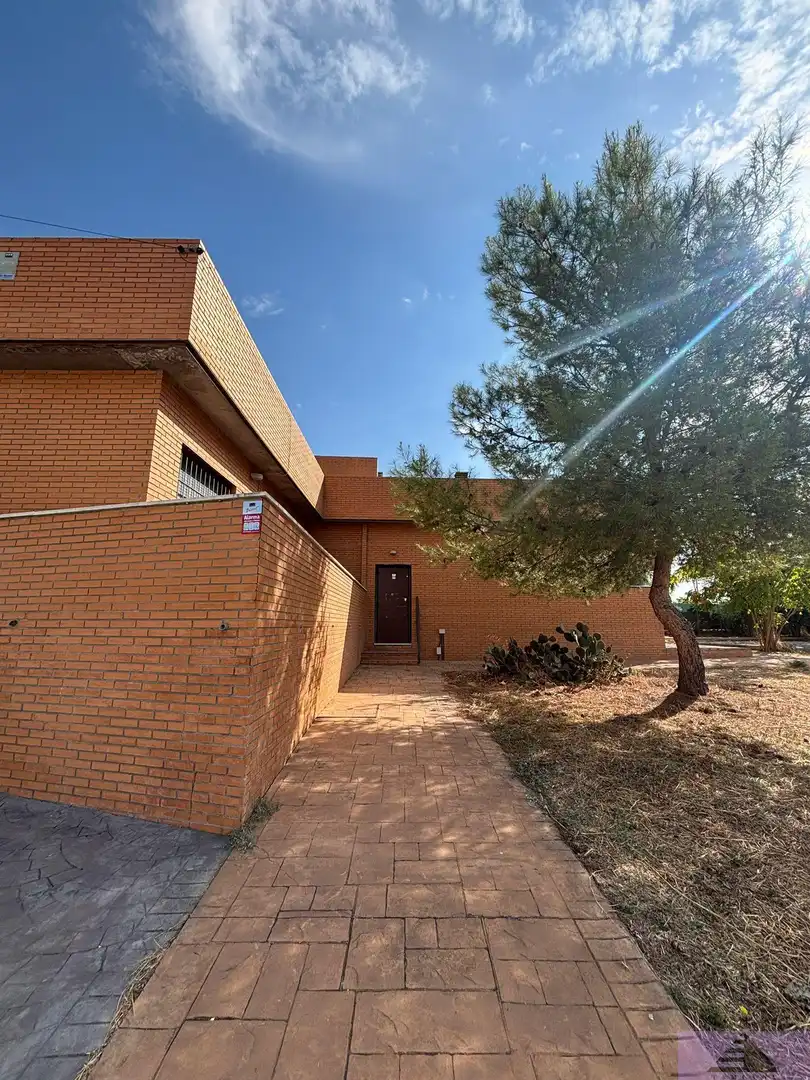 Vista exterior de Casa o xalet en venda en Colmenar de Oreja amb Calefacció, Terrassa i Traster