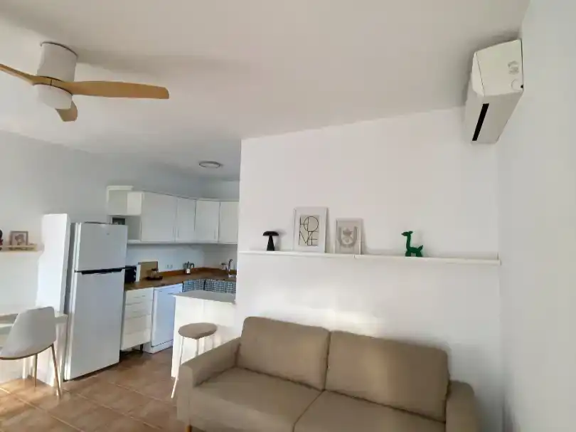 Sala d'estar de Casa adosada de lloguer en Pulpí amb Aire condicionat, Traster i Moblat