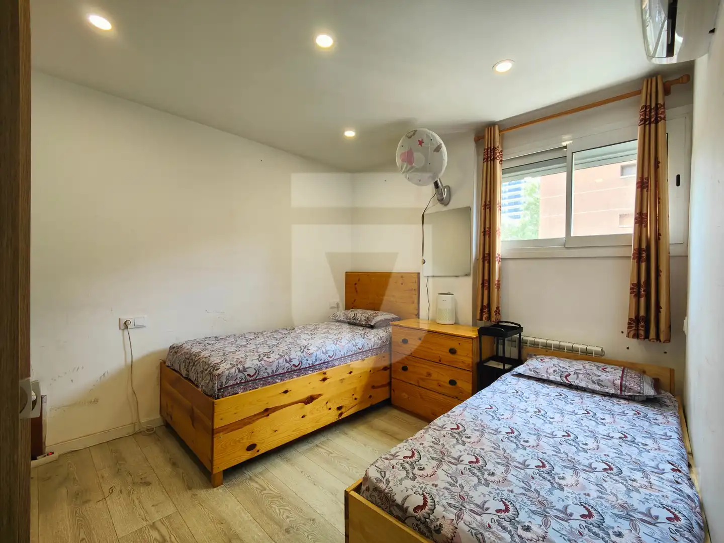 Bedroom of Flat for sale in Barcelona  with Air Conditioner, Heating and Parquet flooring