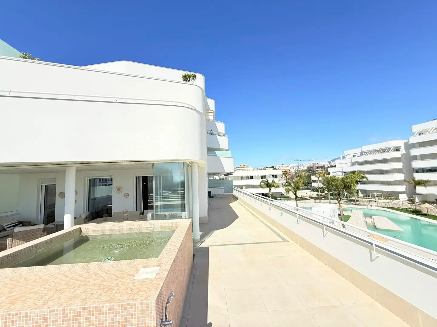 Vista exterior de Ático en venta en Vélez-Málaga con Aire acondicionado, Trastero y Piscina