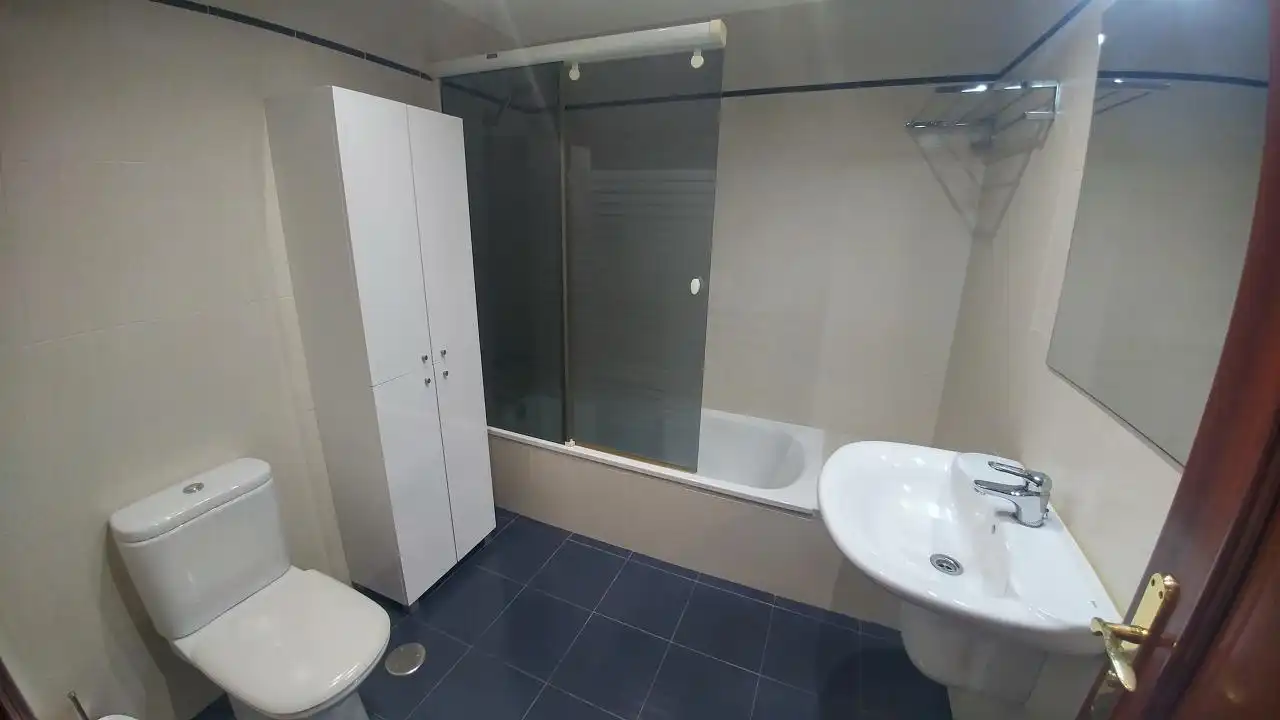 Badezimmer von Wohnungen zur Miete in Ames mit Heizung, Abstellraum und Möbliert