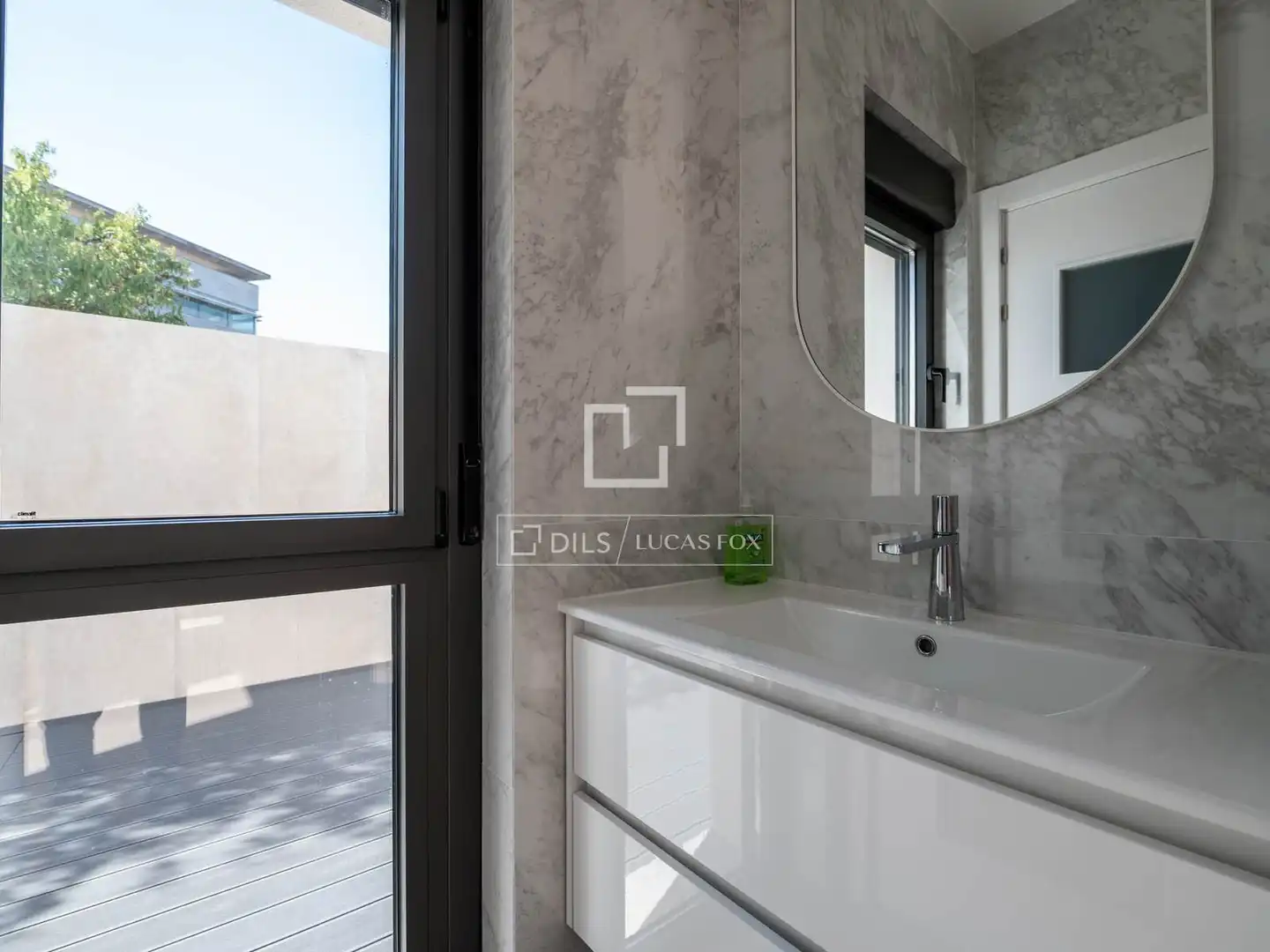 Badezimmer von Haus oder Chalet zum Verkauf in La Moraleja mit Klimaanlage, Heizung und Privatgarten