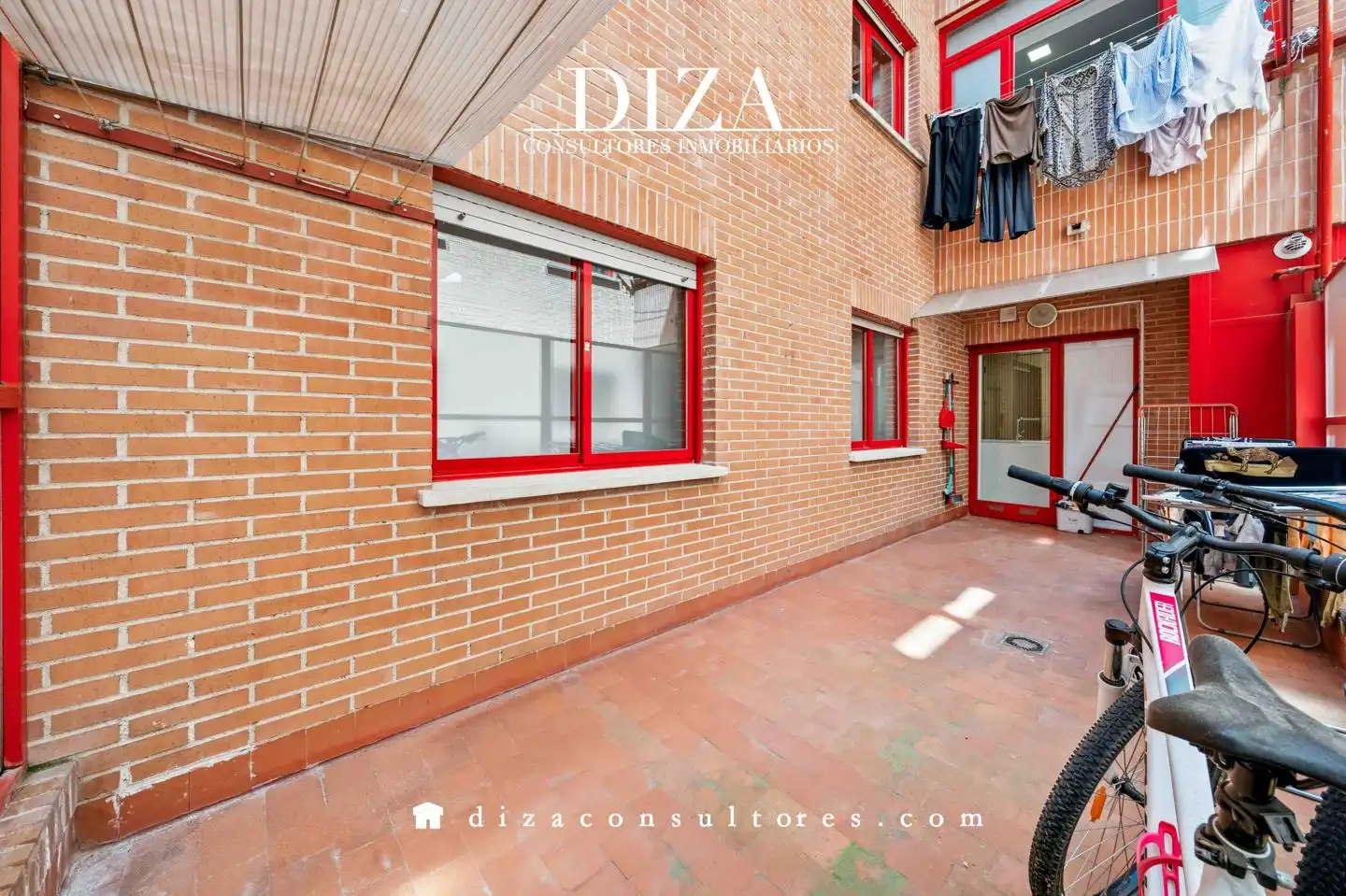Vista exterior de Pis en venda en Pozuelo de Alarcón amb Aire condicionat, Calefacció i Terrassa