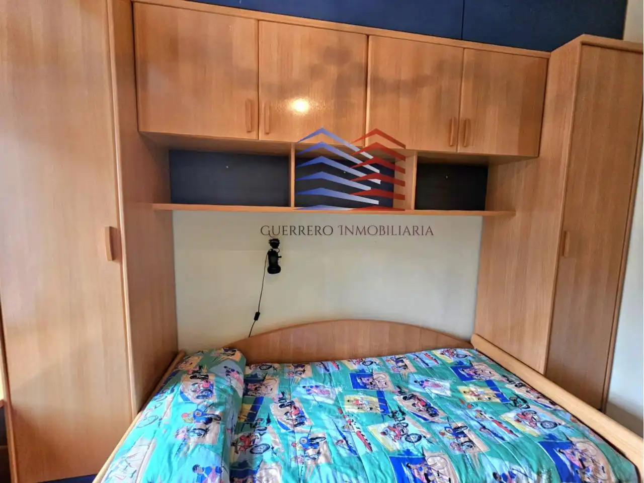 Dormitori de Apartament de lloguer en Ourense Capital  amb Calefacció, Terrassa i Traster