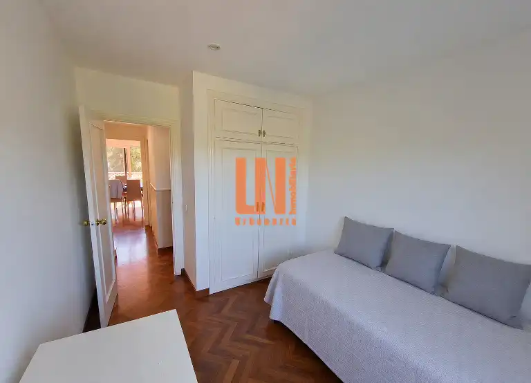 Habitación de Piso en venta en Madrid con Calefacción, Terraza y Piscina comunitaria
